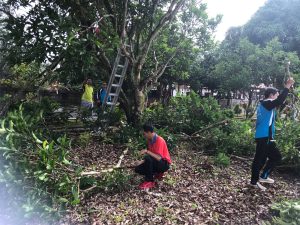 Gotong Royong Pegawai Diskominfostandi Katingan Untuk Kebersihan