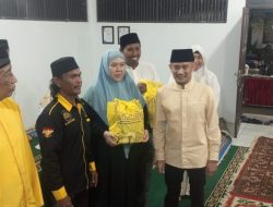 Fairid Naparin Serahkan Tali Asih untuk Tokoh Masyarakat di Buka Puasa Bersama Warga Panarung