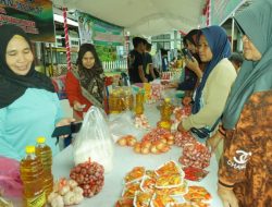 Gerakan Pangan Murah di Kalampangan, Warga Tak Surut Meski Diguyur Hujan