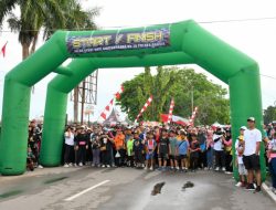 Semarak HUT Bhayangkara, Warga dan Polisi Menyatu dalam Jalan Sehat