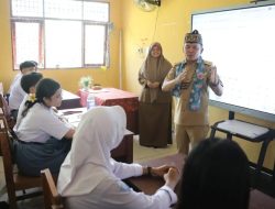 Gubernur Tinjau Sekolah: Dorong Digitalisasi dan Larang Penahanan Ijazah