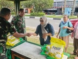Koramil Pahandut Distribusikan 10 Ton Beras Harga Murah