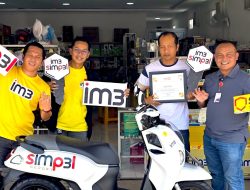 IM3 Anugerahkan Sepeda Motor untuk Mitra Outlet Terbaik