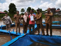 Nelayan Pahandut Seberang Terima Bantuan Karamba Apung Dari Pemerintah
