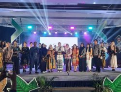 Fashion Show Benang Bintik Angkat Kearifan Lokal Palangka Raya