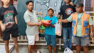 Aksi Spontan Komunitas Humoriezt Cikidinx, Lansia Pencari Barang Bekas Terima Bantuan Sembako