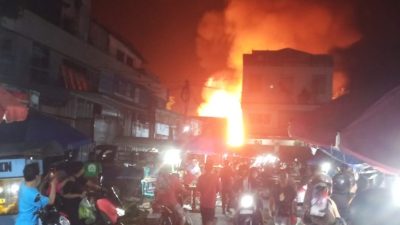 Malam Mencekam di Pasar Besar Palangka Raya, Kobaran Api Picu Kepanikan Warga