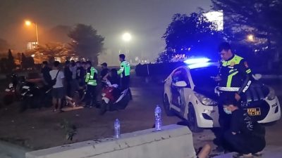 Patroli Balap Liar Ungkap Dugaan Tabrak Lari, Motor Bonceng Tiga Tumbang di Bundaran Sampah
